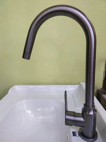 Luu Luu Sink Cock With Regular Swinging Spout Table Mounted Hot And Cold Mixer At Rs Piece