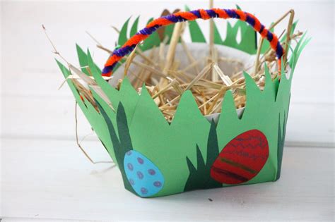 Bastelidee zu Ostern: Pappteller-Osterkörbchen und Ideen für ein