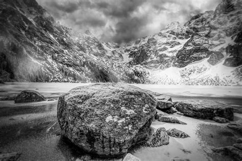 Dramatische Schwarz Weiß Landschaft mit Kostenlose Foto