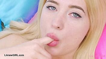 Cute Teen Blonde Shows Her Sexy Body Xvideos