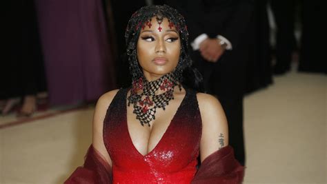 Nicki Minaj enceinte de son premier enfant elle dévoile pour la