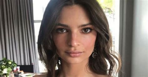 Emily Ratajkowski Dares To Bare In Completely Nude Flash A Thon Daily Star