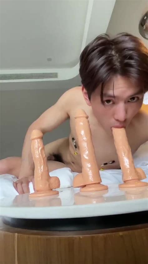 CHINESE STRAIGHT MUSCLE MAN FUCKING ASS WITH DILDO BoyFriendTV