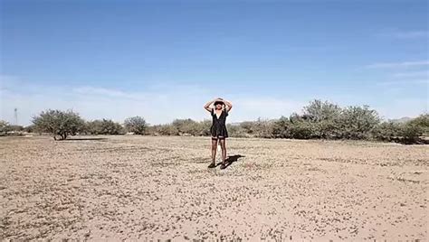 Linda Zorra Con Plug Anal Medias Y Sandalias En Publico Muy Caliente XHamster