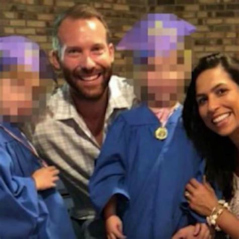 Scopre Sul Cellulare Un Video Hot Della Moglie Con Il Suo Migliore Amico Spara A Tutta La