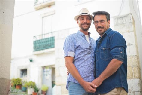 Retrato De Feliz Pareja Gay Foto Premium