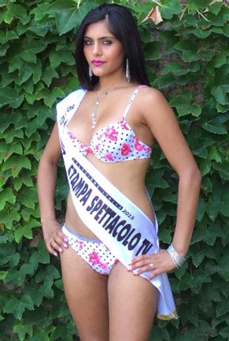 Hot Sexy Jasmine Kaur Bikini Pics