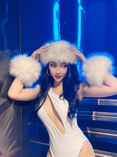 Nữ dancer HOT nhất hiện nay khiến người miền núi Double T né không kịp là ai
