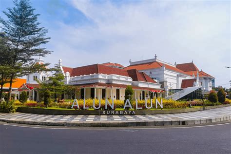 Alun Alun Surabaya Destinasi Wisata Yang Cocok Untuk Keluarga