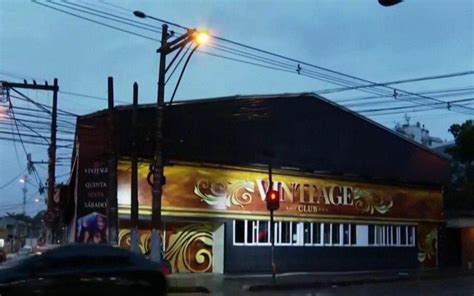 Casal gay afirma ter sido agredido por seguranças de boate