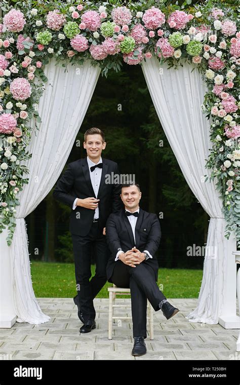 Gay men posing portrait Fotos und Bildmaterial in hoher Auflösung Alamy