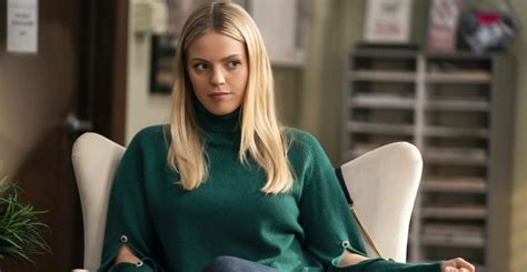 The Sex Lives of College Girls Star Reneé Rapp on Leightons Sexuality Her Debut EP More