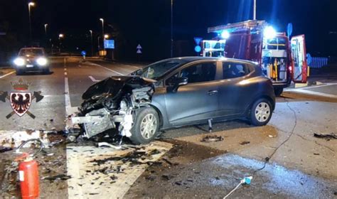 Vvf Volontari Calliano Tn Incidente Stradale Scontro Tra Due