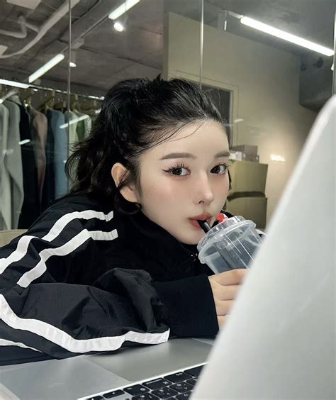 Hot girl Nhật gây sốt với visual như idol Kpop