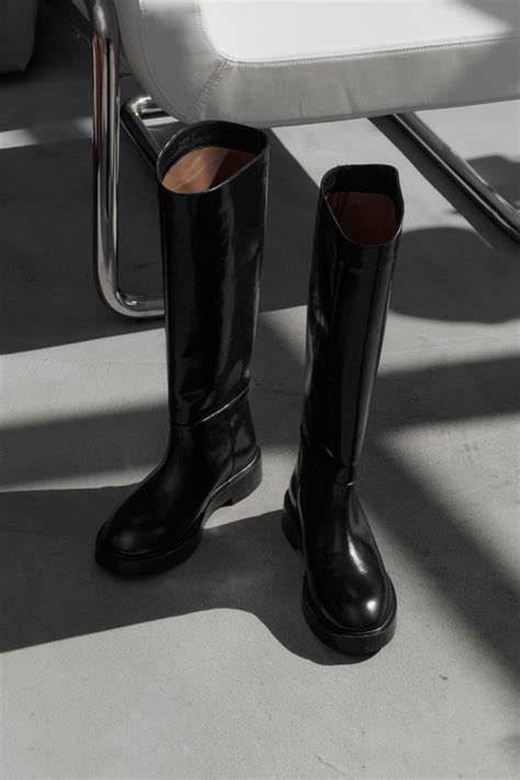 САПОГИ ГЛЯНЦЕВЫЕ “МОСКВА НЬЮ” УТЕПЛЕННЫЕ, ЦВЕТ ЧЕРНЫЙ – TODIZAIN ...