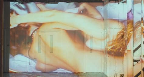 Nackte Jaime Winstone in Boogie Woogie Sex Lügen Geld und Kunst