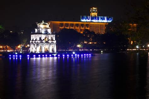 Captivating Night Images of Hoan Kiem Lake - Stunning Night Views of ...