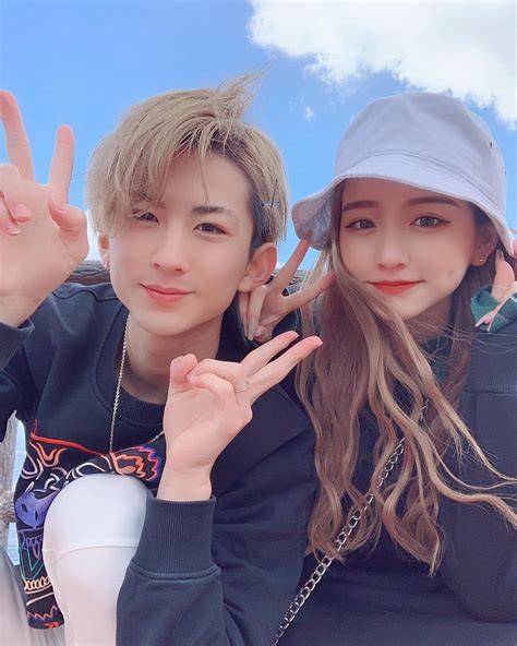 Cặp đôi hot boy hot girl gây shock khi thông báo lên chức bố mẹ ở tuổi 16