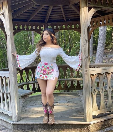Pin By Intellectual On Summer Mexican Outfit Cute Country Outfits Latina Fashion Outfits