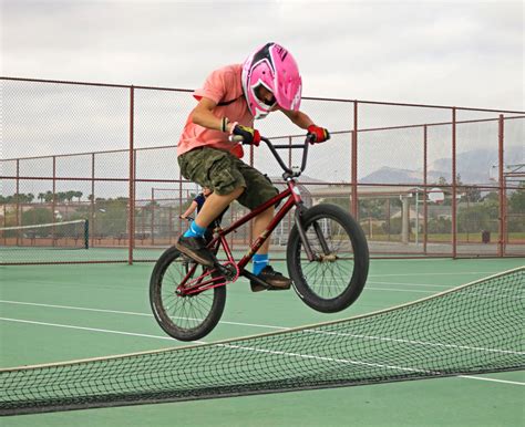 Students and teachers celebrate National Bike to School Day at Cadwallader Middle School — VIDEO ...