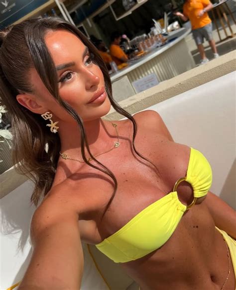 Meet Mia Linda Sully A Hot Lingerie Model Who Flaunts Sexy Body On Instagram Daily Base EN