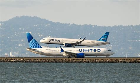 United Airlines Probe Vow After Man Watched Porn During Flight US News Express Co Uk