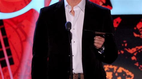 Joe Buck says vocal cord damaged in 2011 hair plug procedure