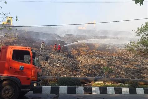 Dugaan Sementara Penyebab Kebakaran TPST Bantargebang Terungkap Pojok