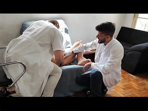fui no ginecologista e os médicos safados me comeram sem camisinha no consultório XVIDEOS