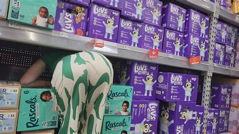 Oblivious Milf Grabbing Diapers Spandex Leggings Yoga Pants Forum