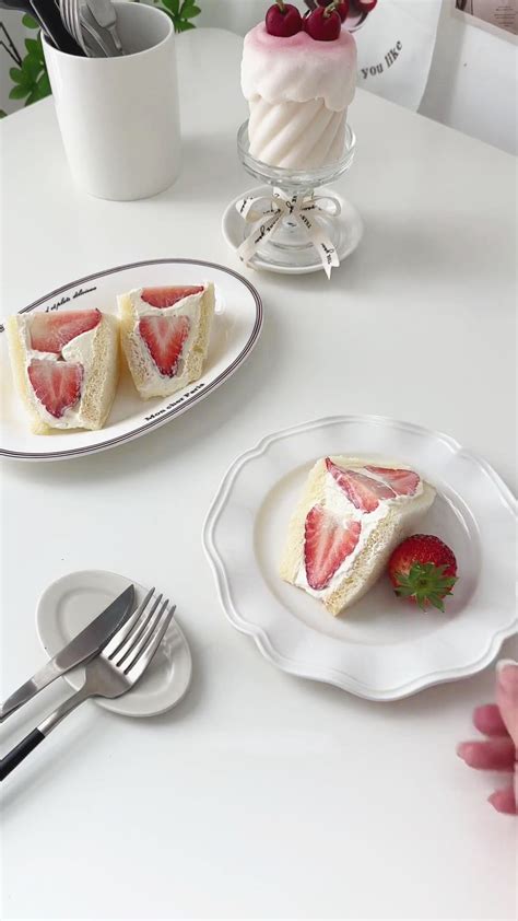 Creamy Strawberry Sandwiches (3 Ingredients Only!) - Kitchen (Mis ...