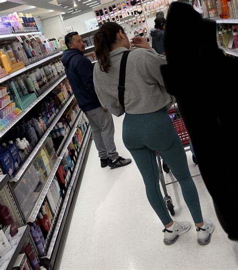 Latina In Green Leggings At Target Spandex Leggings Yoga Pants Forum