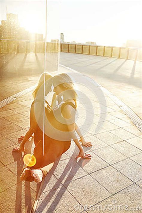 Sexy Mooie Blonde Vrouw Met De Perfecte Dans Van Het Atletencijfer Stock Afbeelding Image Of