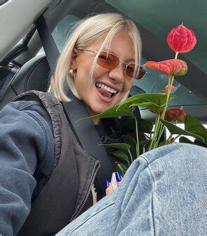 Hot Social Media Star Gets Nude Photo Gallery