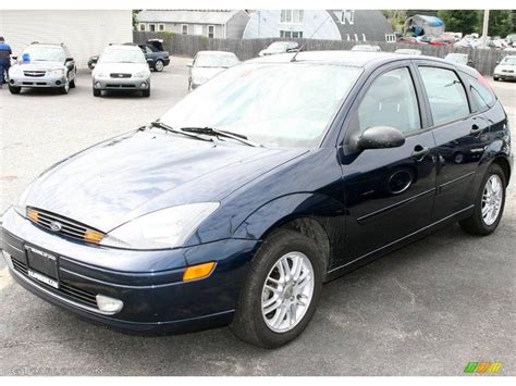 2004 Twilight Blue Metallic Ford Focus ZX5 Hatchback 17824055