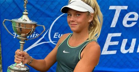 Российская теннисистка сменила спортивное гражданство на французское