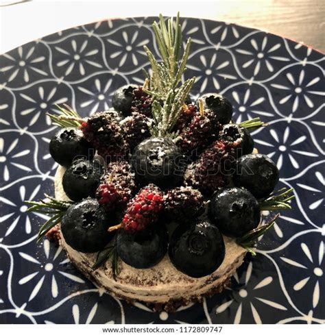 Mix Berry Naked Cake Stock Photo 1172809747 Shutterstock