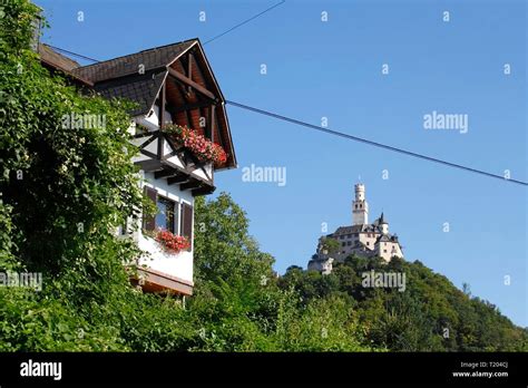 Wohnhaus und Marksburg oberhalb Braubach, Braubach, Unesco ...
