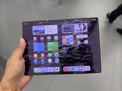 Первый складной смартфон с тремя экранами от Huawei стоит 256 тысяч ...