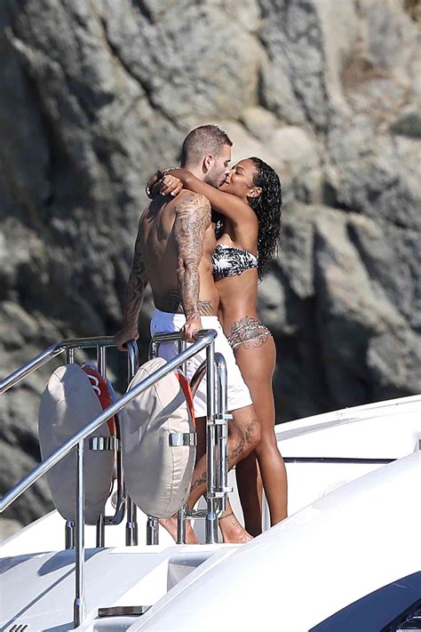 Khloe Kardashian súper sexy en bikini en México