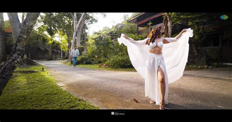 Kavya Thapar Hottest Show Wet Bikini Web Series Videos Masaladesi