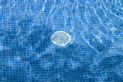 Public Swimming Pool: 6 Ways to Keep You and Your Family Safe