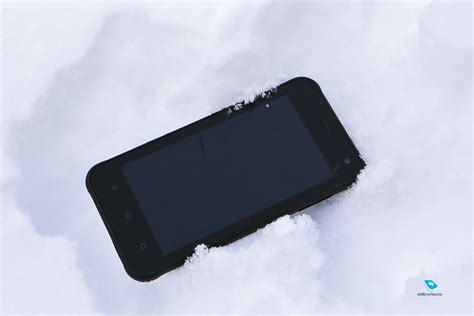 Mobile-review.com Обзор защищенного смартфона Senseit R500