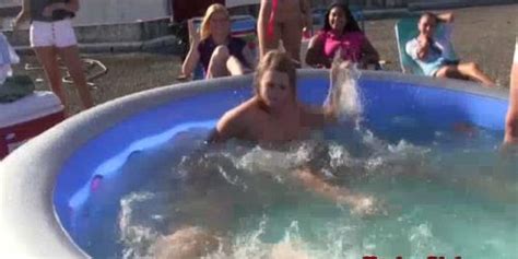 Naked Outdoors On College Campus Tnaflix