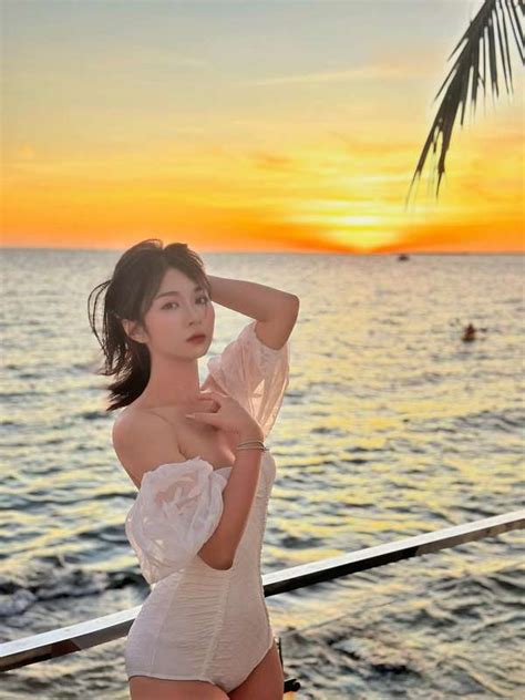 Nh Tiktoker Minh Ch U Bikini Sexy Ngon H T N C Ch M