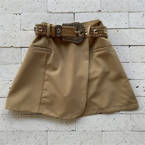 Short Saia Cinto Fivela E Pedras Luxo Nude Dondoca Moda Feminina