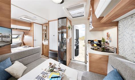 Hobby De Luxe 400 SFe Model 2023 - Cannenburg Caravans en Campers | De