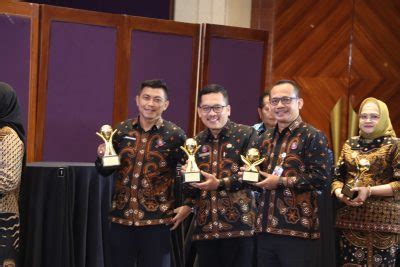 Brebes Raih Bumd Awards Bintang Koran Satu