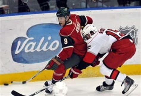 Sutton Scores Pair As Hurricanes Beat Wild 4 3 In Nhl Season Opener