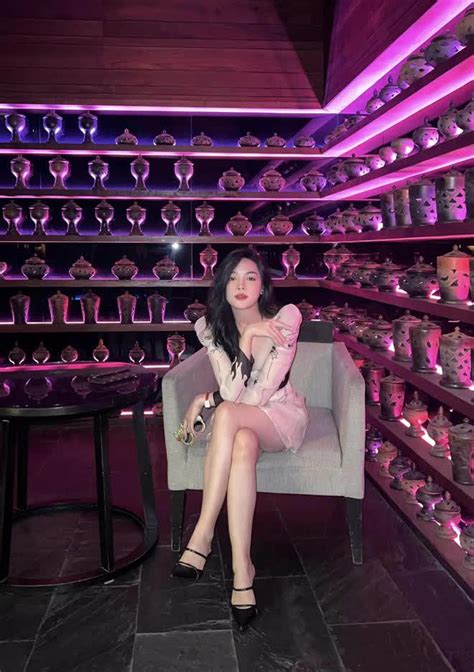 Hot girl phẫu thuật thẩm mỹ Vũ Thanh Quỳnh sau 8 năm đập đi xây lại Sự nghiệp rực rỡ nhan